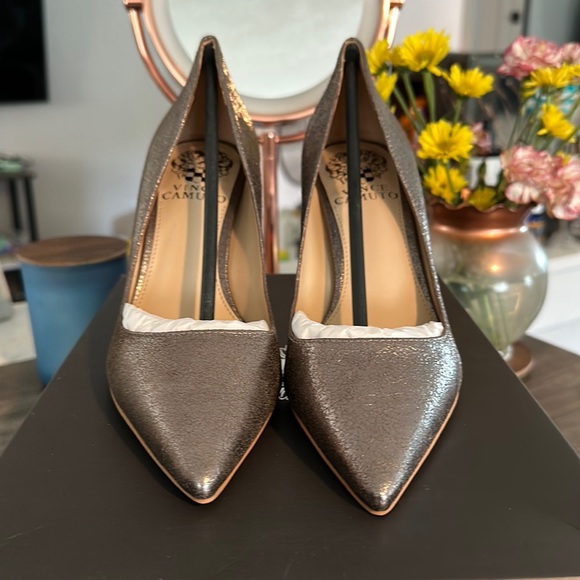BRAND NEW Vince Camuto Avaden Pumps dark silver - Picture 1 of 7